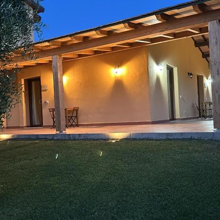 Agriturismo Il Giardino Degli Olivi Appartamenti กาส์ตีจลิโอเน เดลลา เปสกายา ภายนอก รูปภาพ