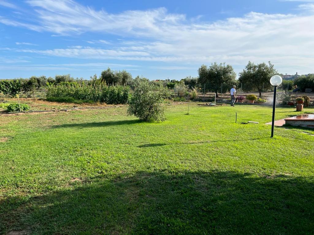 Agriturismo Il Giardino Degli Olivi Appartamenti กาส์ตีจลิโอเน เดลลา เปสกายา ภายนอก รูปภาพ