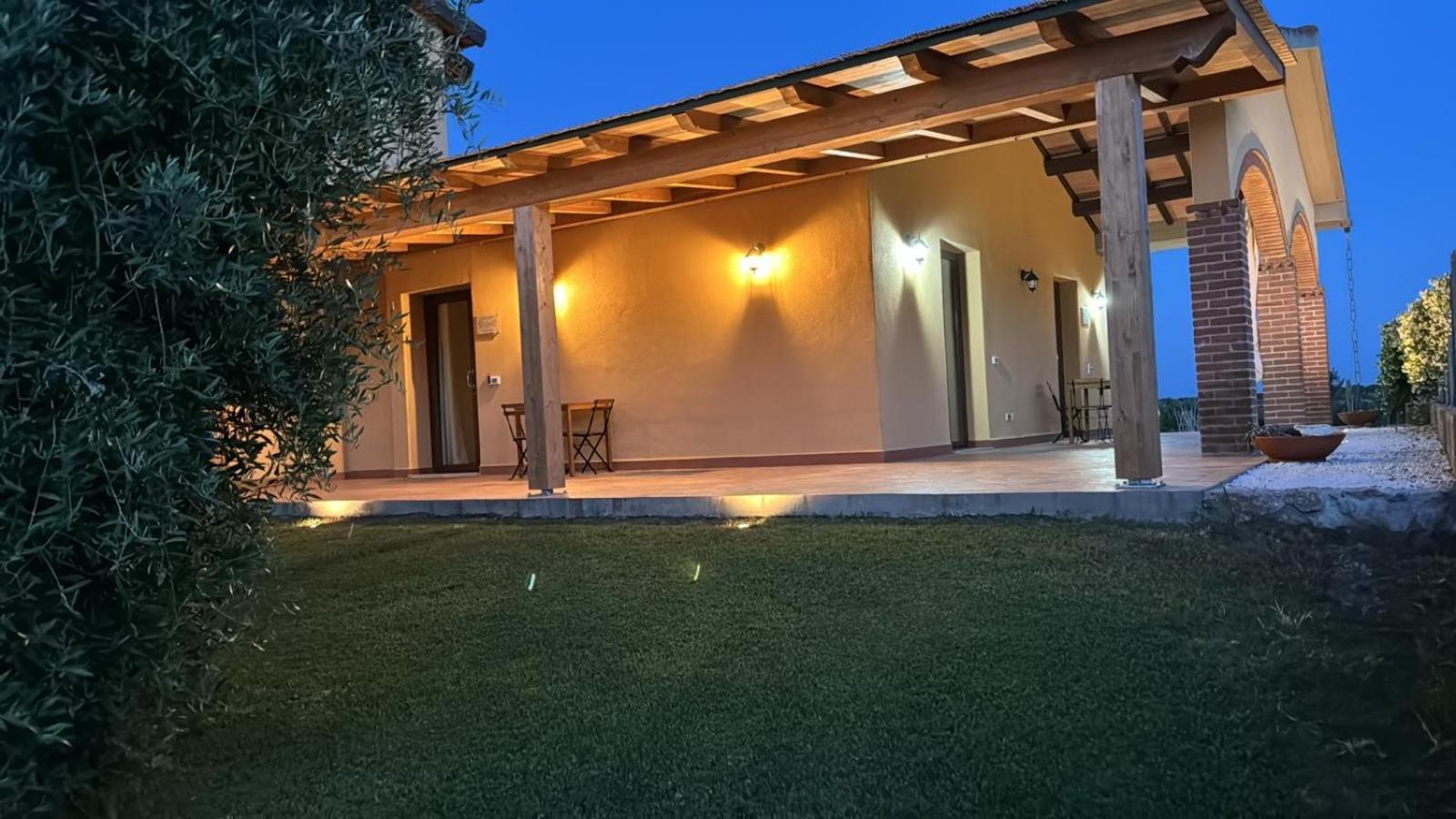 Agriturismo Il Giardino Degli Olivi Appartamenti กาส์ตีจลิโอเน เดลลา เปสกายา ภายนอก รูปภาพ