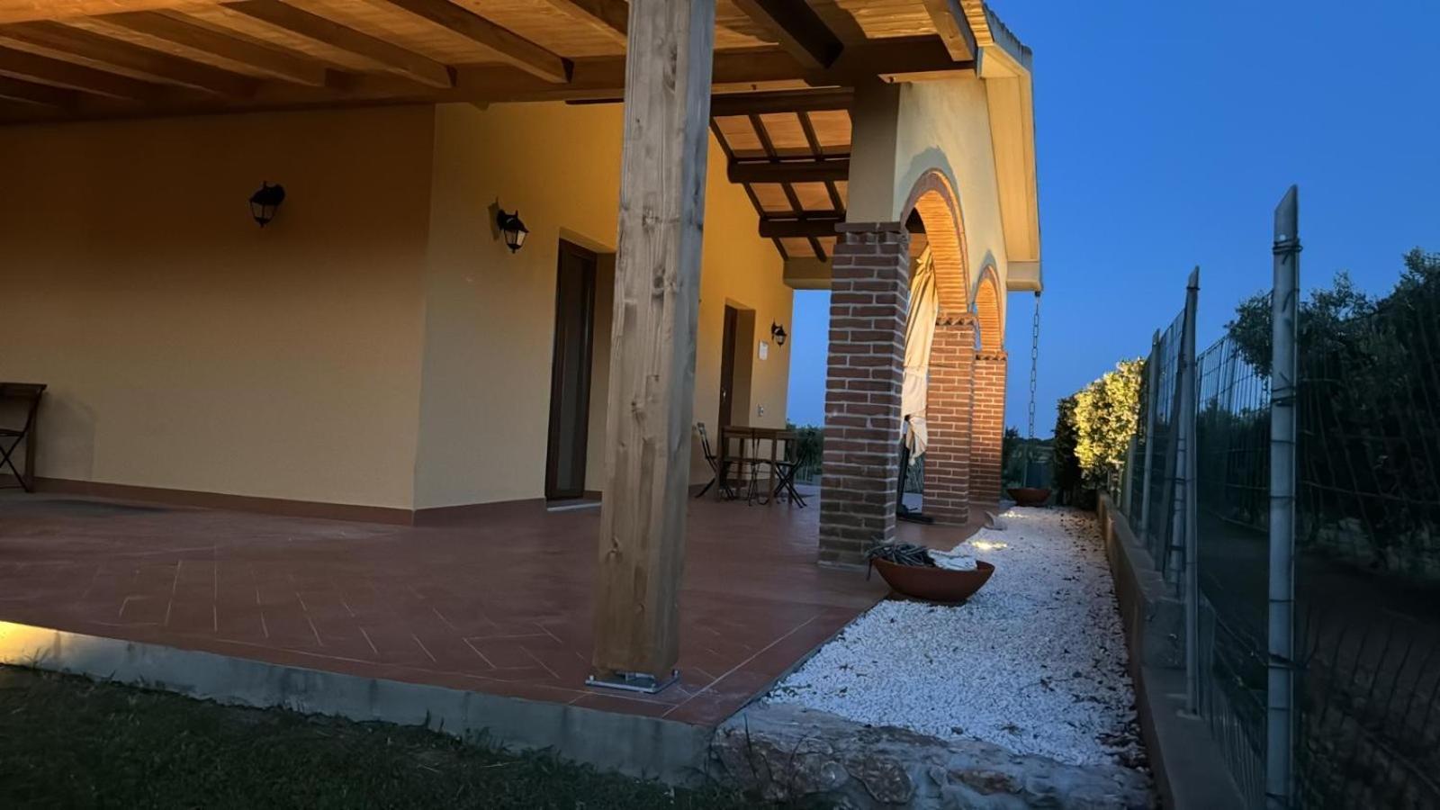 Agriturismo Il Giardino Degli Olivi Appartamenti กาส์ตีจลิโอเน เดลลา เปสกายา ภายนอก รูปภาพ