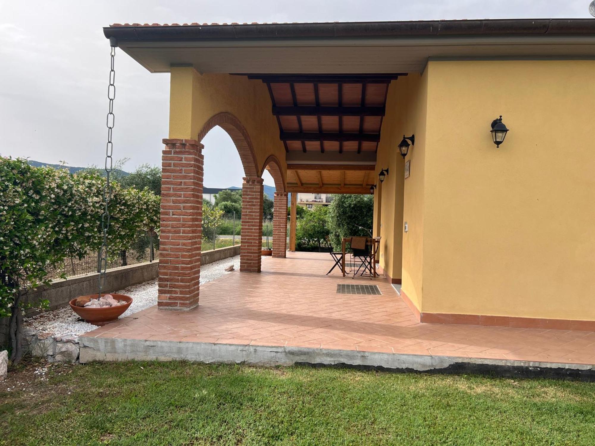 Agriturismo Il Giardino Degli Olivi Appartamenti กาส์ตีจลิโอเน เดลลา เปสกายา ภายนอก รูปภาพ