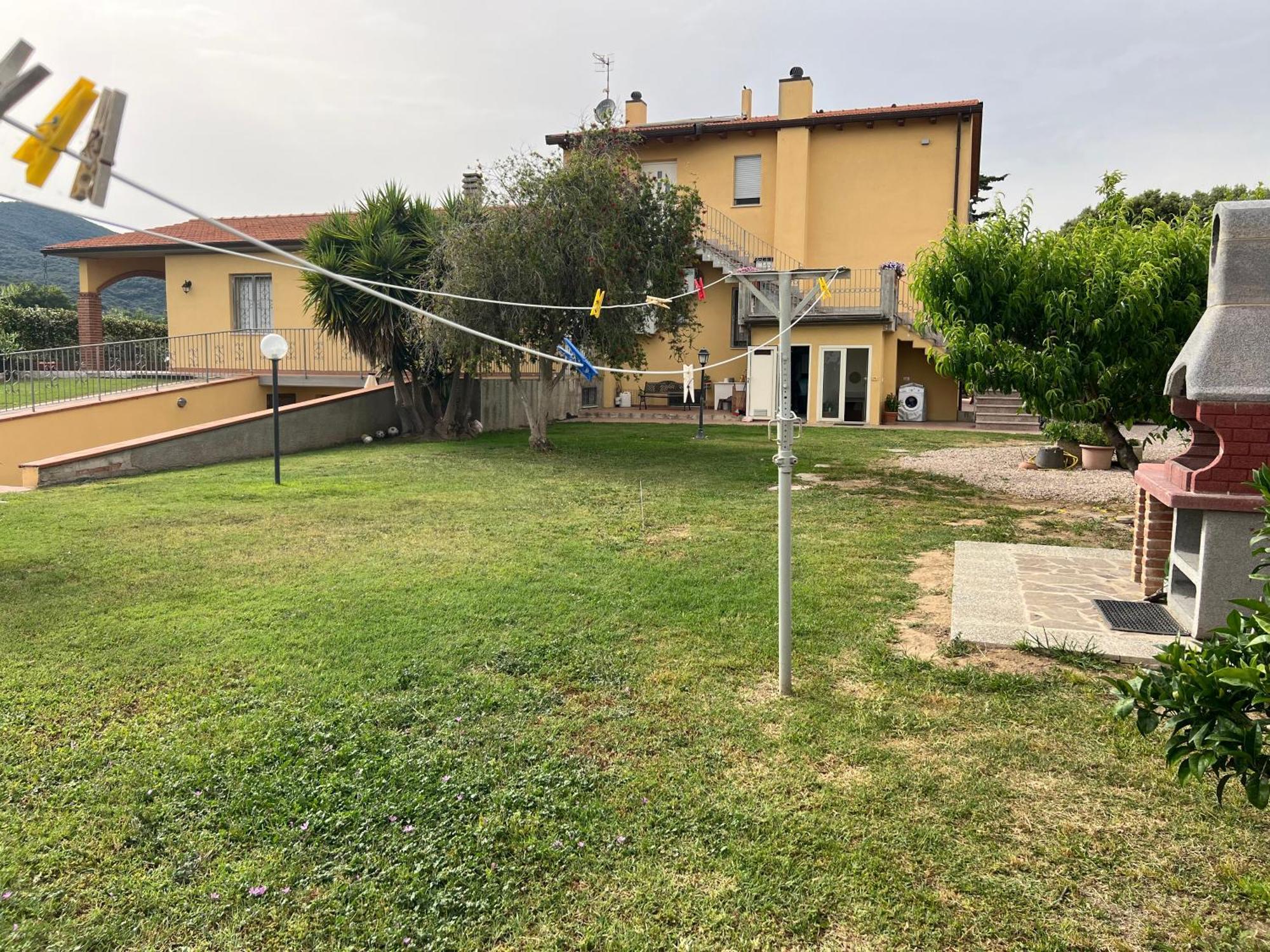 Agriturismo Il Giardino Degli Olivi Appartamenti กาส์ตีจลิโอเน เดลลา เปสกายา ภายนอก รูปภาพ