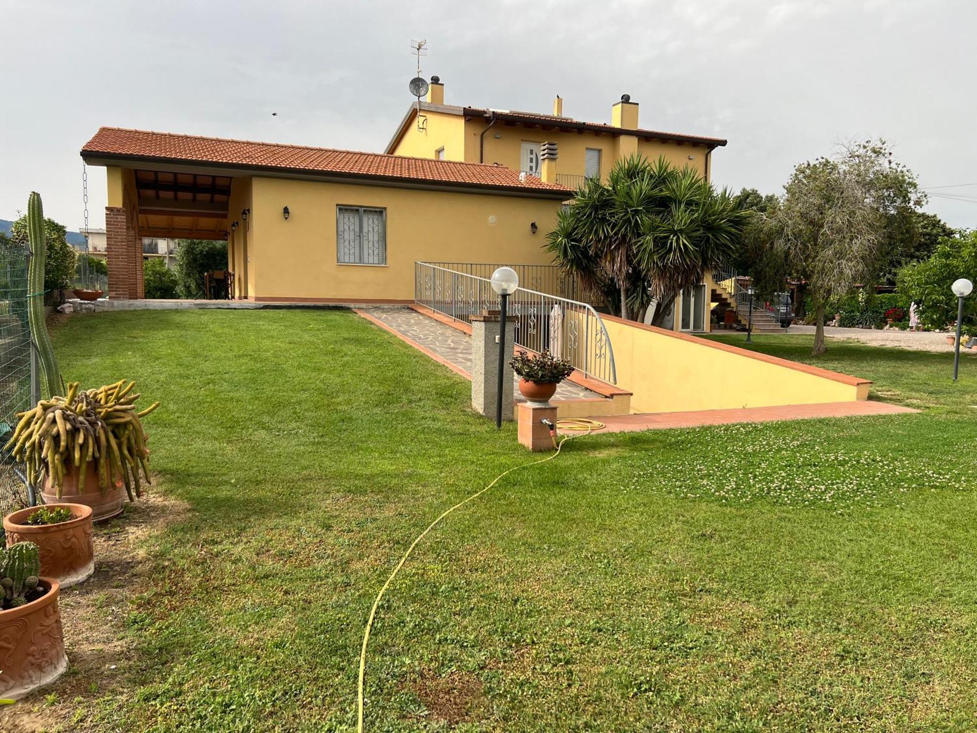 Agriturismo Il Giardino Degli Olivi Appartamenti กาส์ตีจลิโอเน เดลลา เปสกายา ภายนอก รูปภาพ